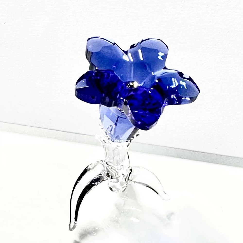 Swarovski SCS 2020 Standing Gentian flower Figurine 5490322 MIB